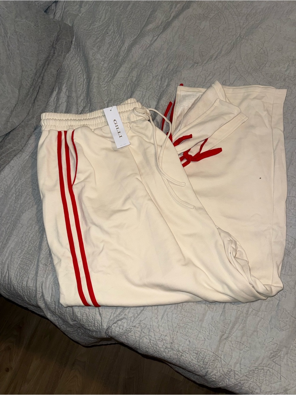 Gilli NWT Cream/Red Wide Leg Joggers